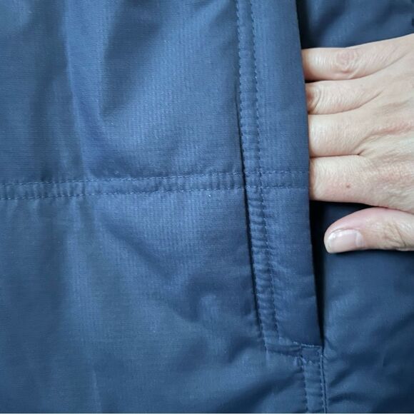 Reversible NFL Patriots Puffer Vest - Large - Picture 2 of 7